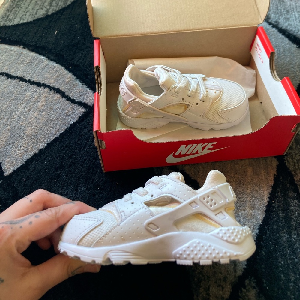 7C toddler white Nike Huarache shoes